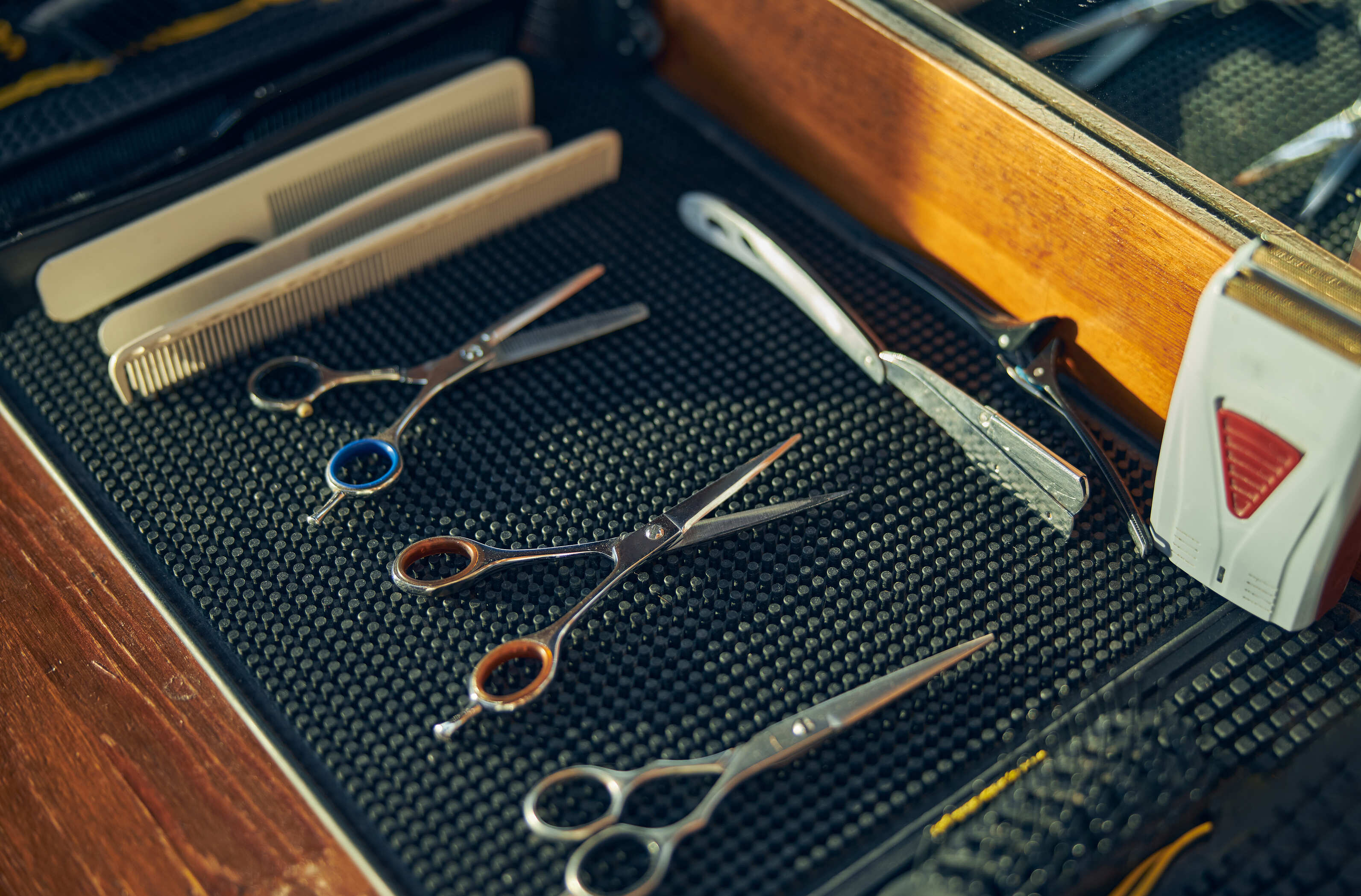 Tipos de tijeras para barbería: guía completa para elegir como un pro